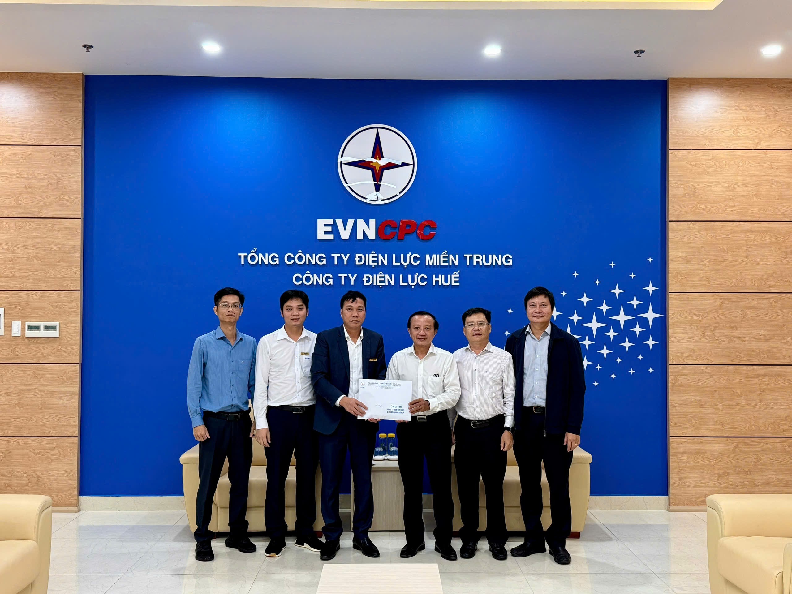 EEMC – Thăm hỏi, động viên và ủng hộ Công ty Điện lực Huế, Công ty Điện lực Đà Nẵng và Công ty Điện lực Gia Lai khắc phục hậu quả bão lũ